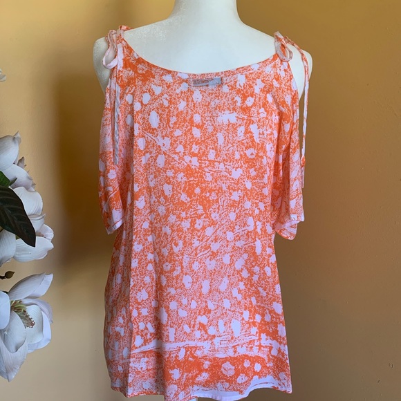 Red haute | Red Haute NWOT Dyed cold-shoulder, Hi-Low Soft Top Size Small. - Picture 3 of 6